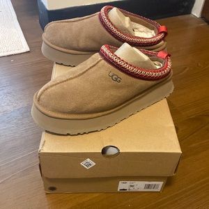 UGG Platform Tazz  RARE! size 9